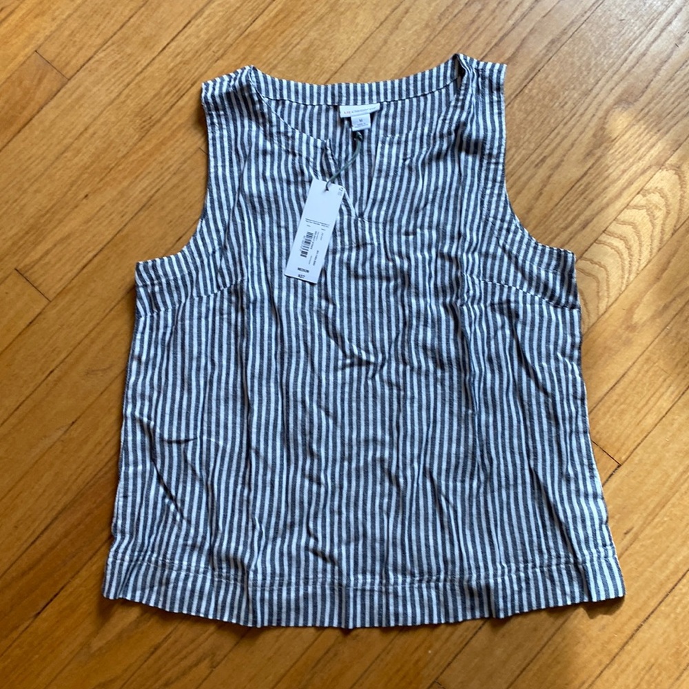 Size M NWT Linen Blend Liz Claiborne Sleeveless Blouse